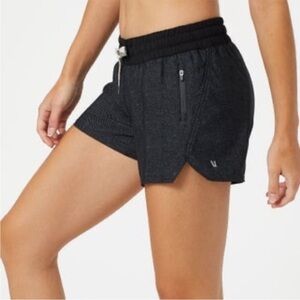 NWT Vuori Clementine Short Charcoal Twill Size S